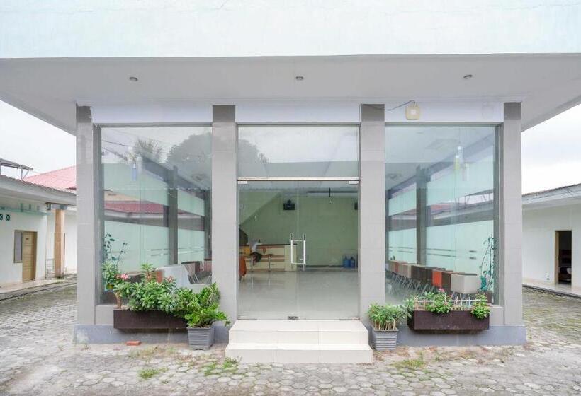 Urbanview Hotel Platinum Parepare