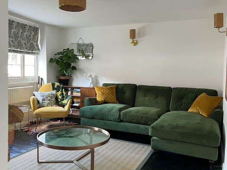 2 Bed Grade 2   Dates Back To 1500 S