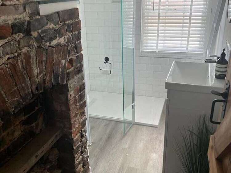 2 Bed Grade 2   Dates Back To 1500 S