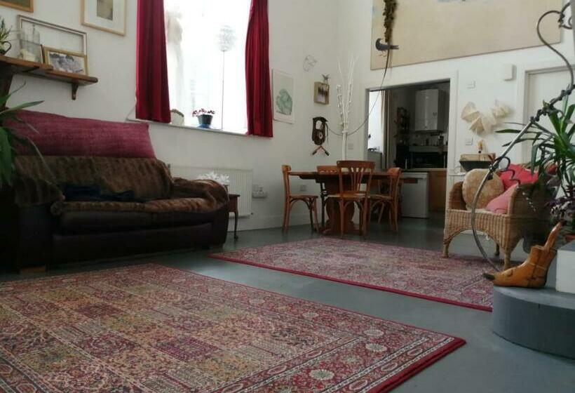 Gallery Flat