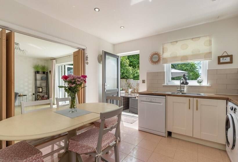 Parsonage Cottage Peaceful, Dog Friendly Cottage