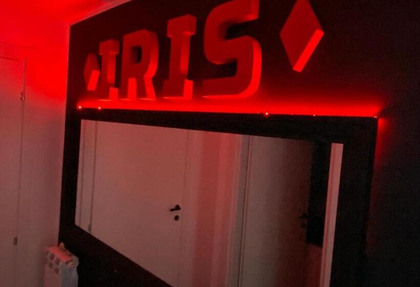 تختخواب و صبحانه Iris