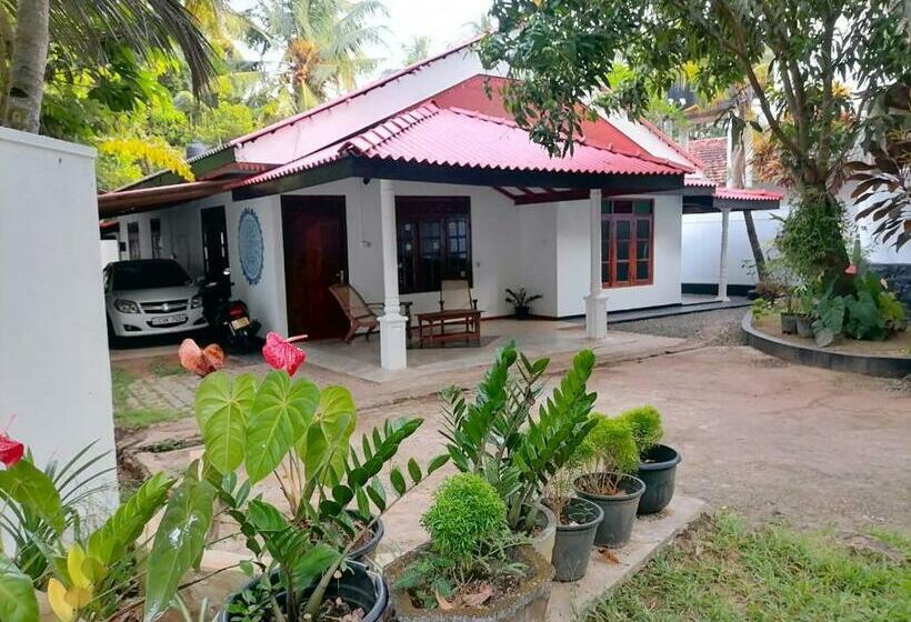 پانسیون The Golden Sand Villa