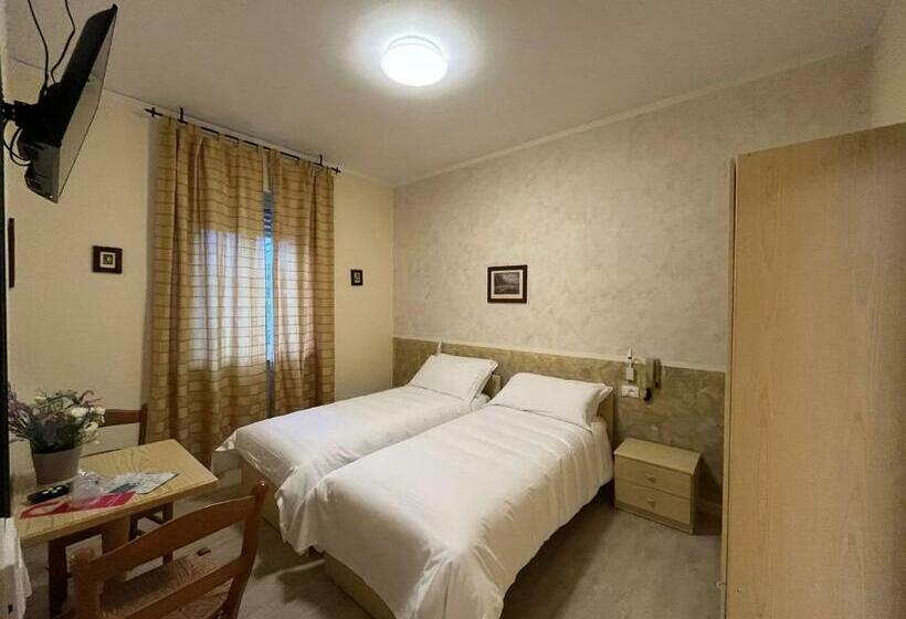 호텔 Albergo Aquila
