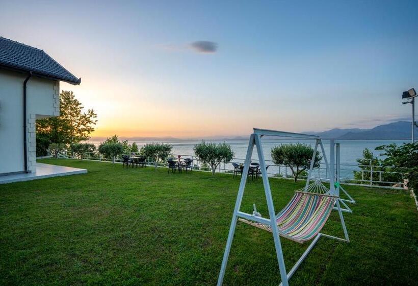 پانسیون Xhuli Guesthouse