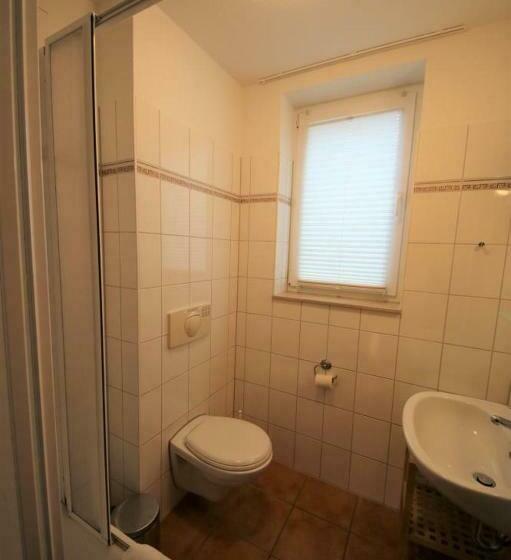 S 42 B Ferienhaus Mit Terasse Und Grossem Garten An Der Mueritz