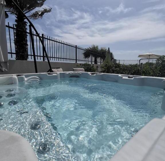 هتل Le Nautilia Résidence De Luxe Réservée Aux Couples