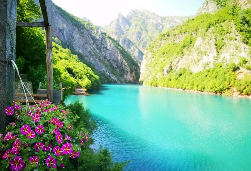 هاستل Riverside Komani Lake