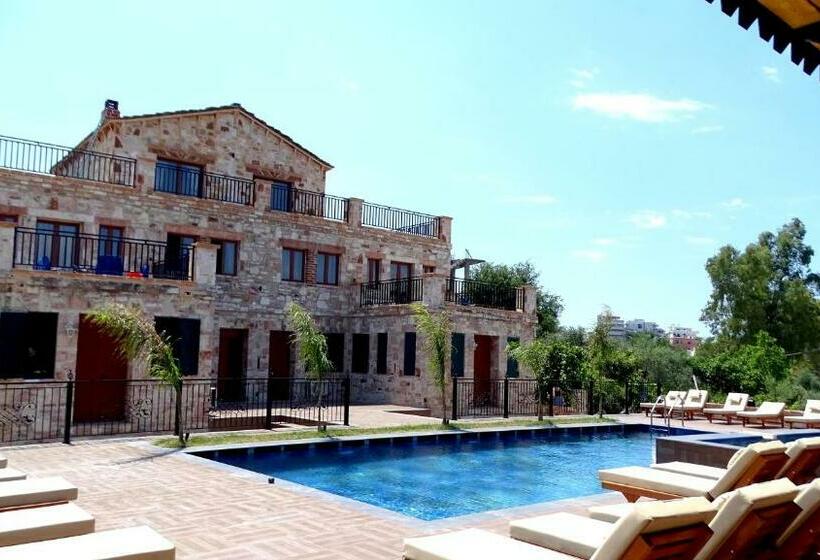 هتل Limni Resort