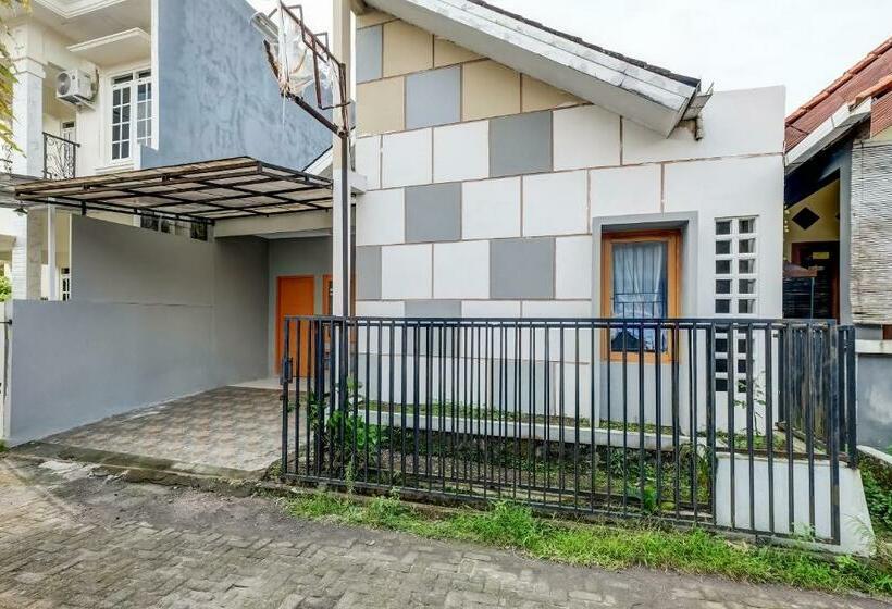 בית מלון כפרי Oyo 91239 Kost Rosandy House Yogyakarta