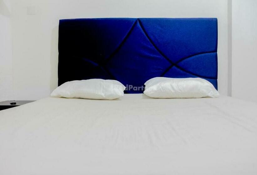 Отель Redliving Apartemen Paradise Mansion Gunawan