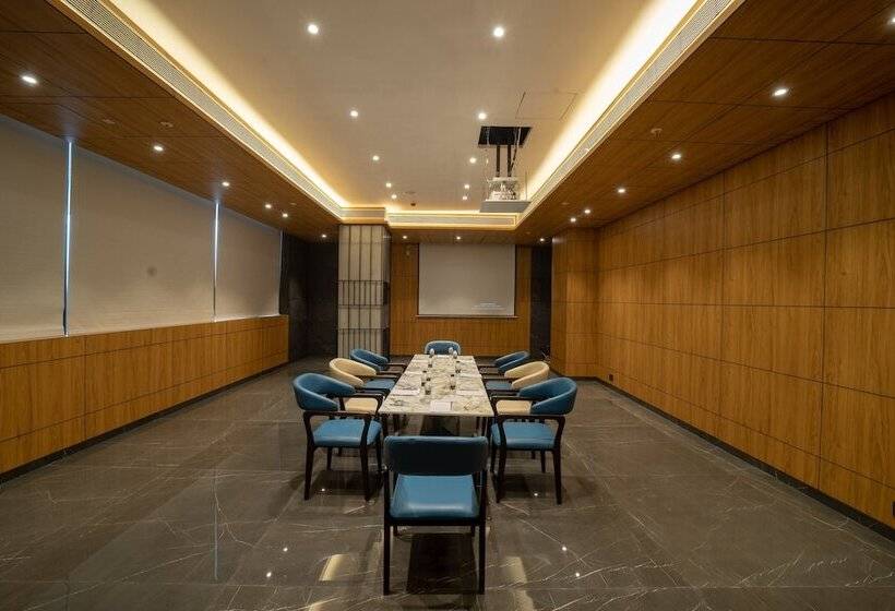 호텔 The Monarch At Chakan Midc, Pune