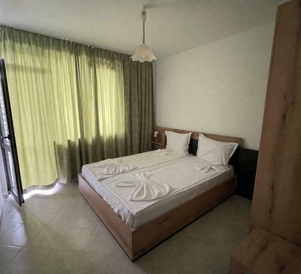 Studio 8 Arapya