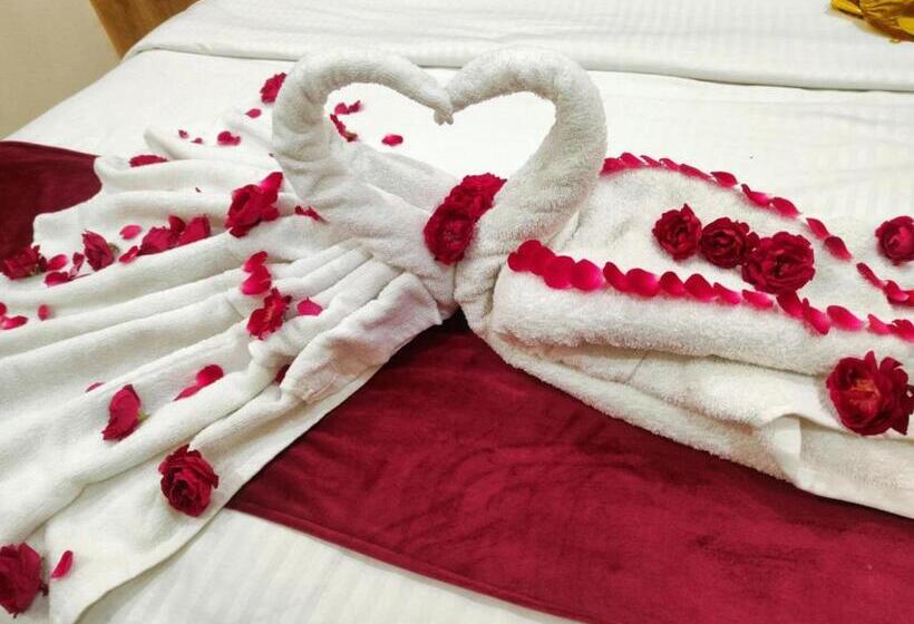 פנסיון Raj   Near Railway Station   A Unit Of Raj Guest House