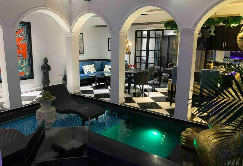 Golden Gorilla Villa With Private Pool & Jacuzzi