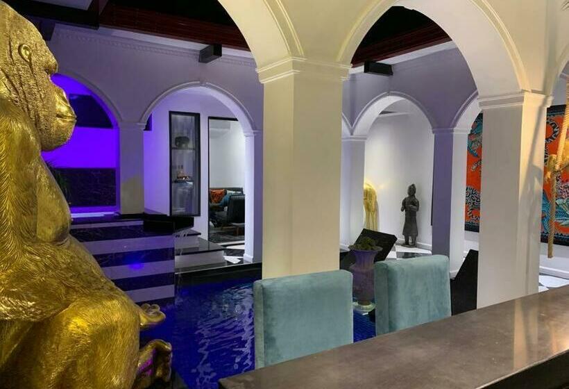 Golden Gorilla Villa With Private Pool & Jacuzzi