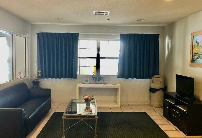 Отель Chadron Inn & Suites