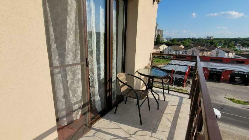 Пансион Apartamente 9 / Natalia Room
