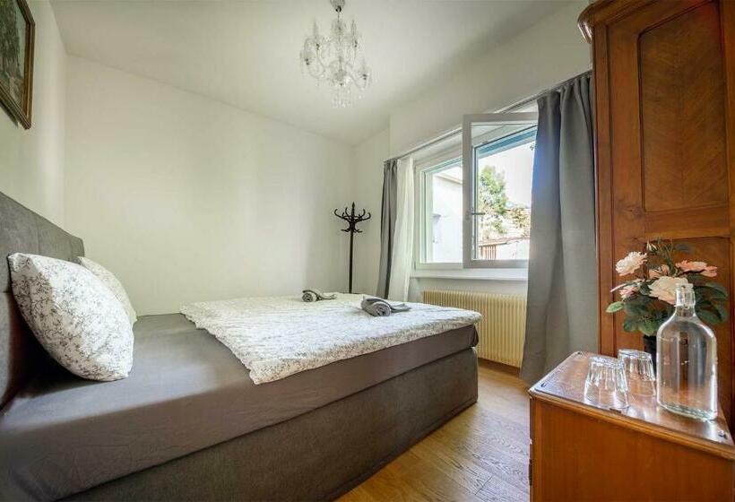 Пансион Rooms In Splendid Apartment With Parking Stunning Lake View