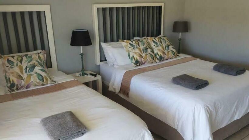 Пансион Victoria Oaks Beaufort West Guesthouse