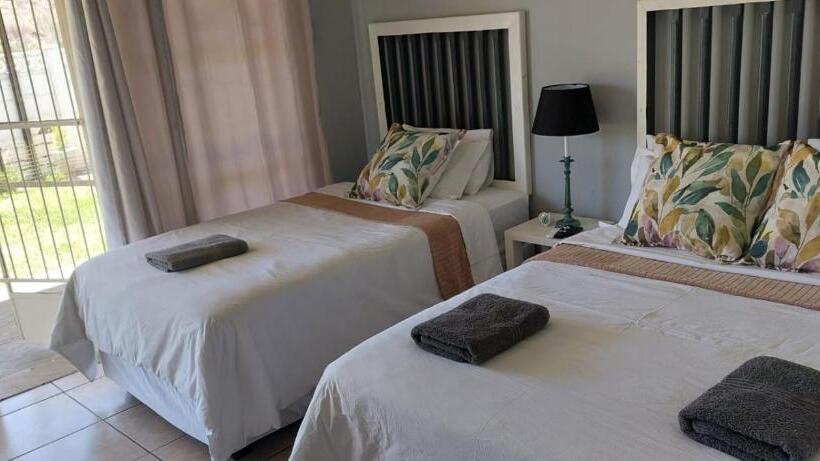 بنسيون Victoria Oaks Beaufort West Guesthouse