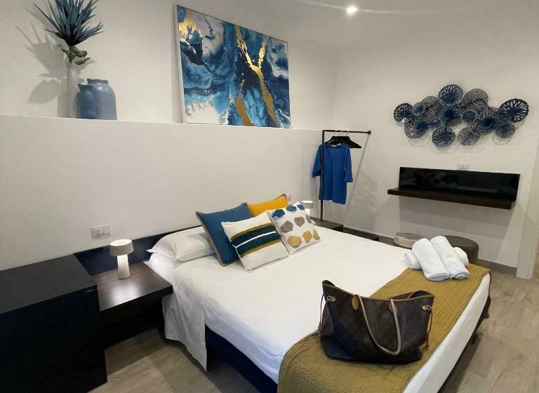 تختخواب و صبحانه Namuri Luxury Rooms