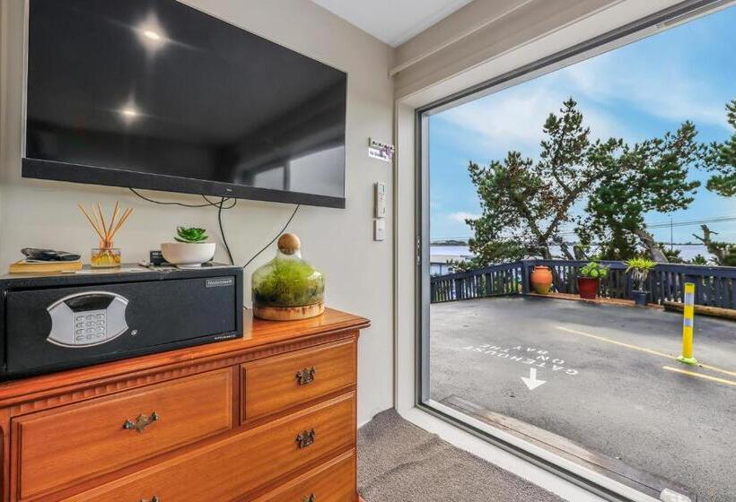 Gatehouse On The Bay   Christchurch Holiday Unit