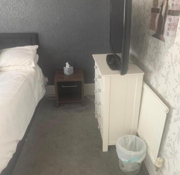 بنسيون The New Macleods Guest House