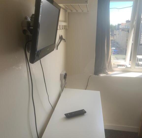 بنسيون The New Macleods Guest House