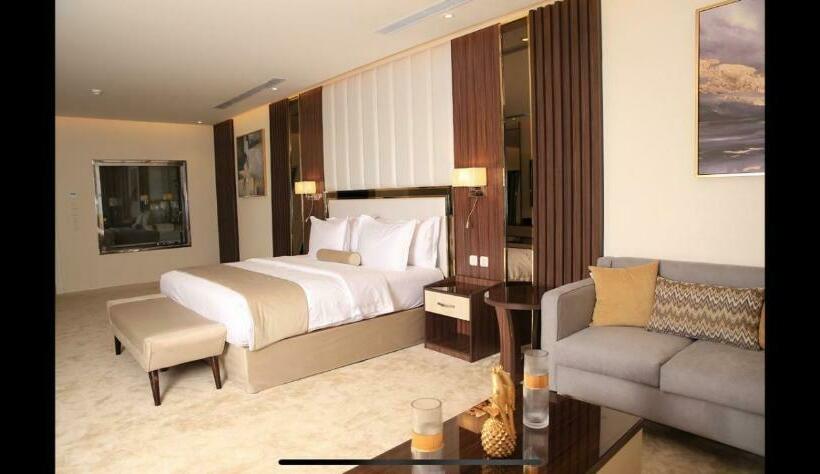 هتل White House Apartments