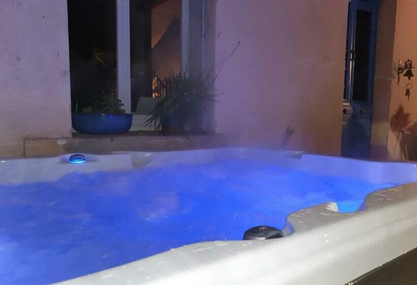 تختخواب و صبحانه Maison La Boheme Spa & Jacuzzi