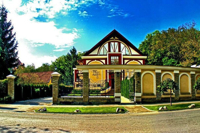 هتل Vila Lago