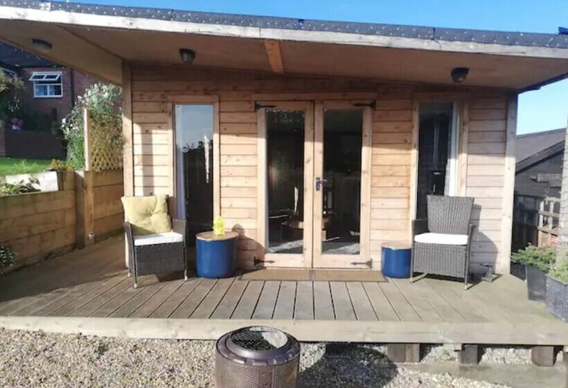 Peaceful Cabin Retreat In Skegby