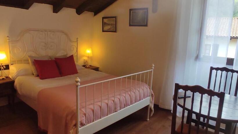 بنسيون Hostal Mendaurpe