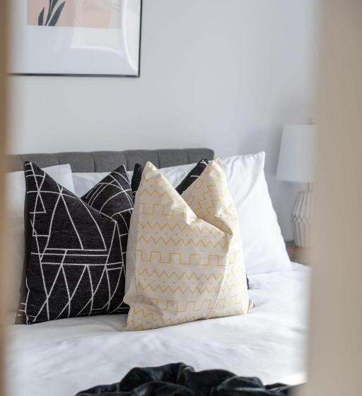 The Jurassic I Sleep 9 I Backyard & Patio I 55 Tv