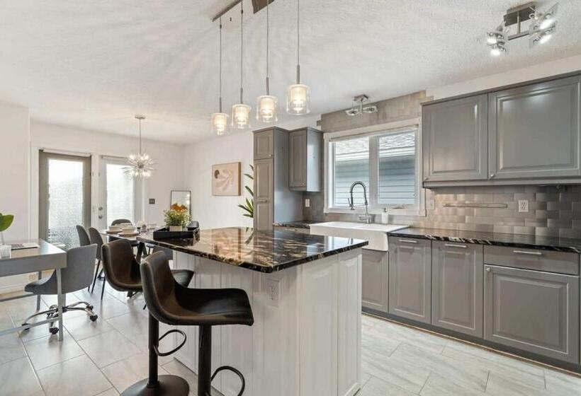 The Jurassic I Sleep 9 I Backyard & Patio I 55 Tv