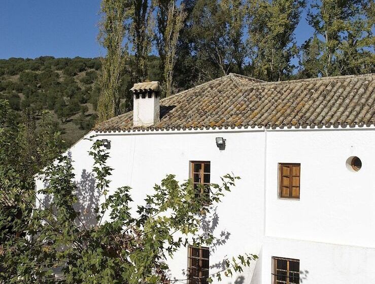 Albergue Inturjoven El Bosque   Hostel