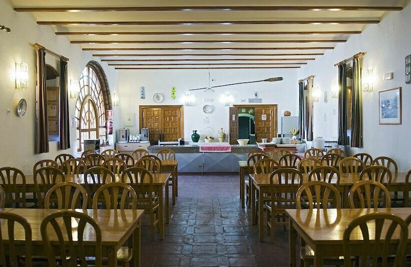 Albergue Inturjoven El Bosque   Hostel