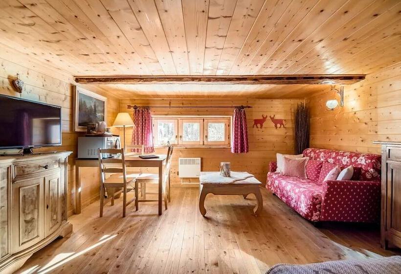 مبيت وإفطار Chalet Dei Fiori   & Apartment