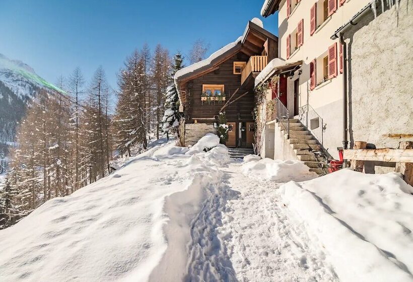 مبيت وإفطار Chalet Dei Fiori   & Apartment