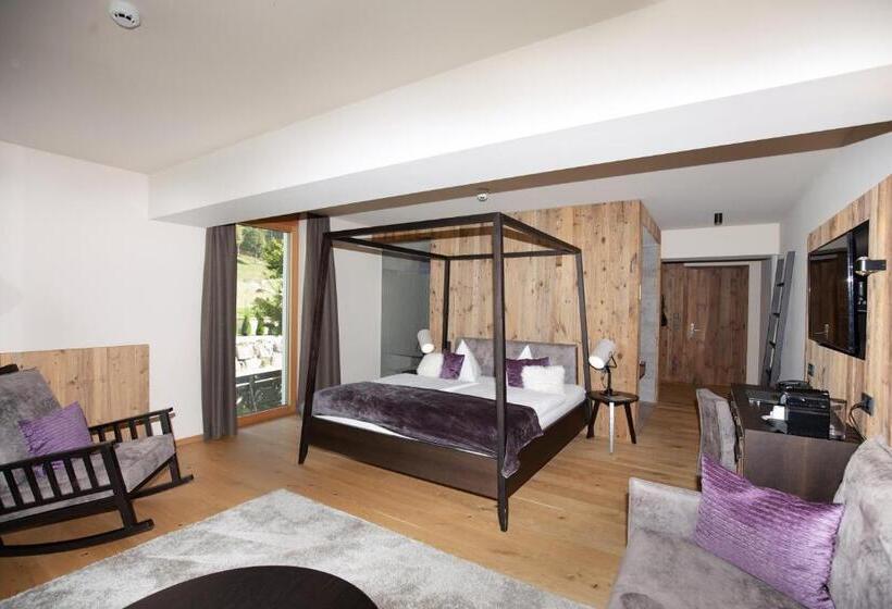 Отель Alpin Life Resort Lürzerhof