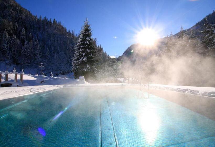 Отель Alpin Life Resort Lürzerhof