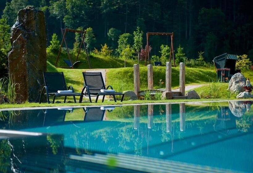 Отель Alpin Life Resort Lürzerhof