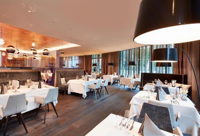 Отель Alpin Life Resort Lürzerhof