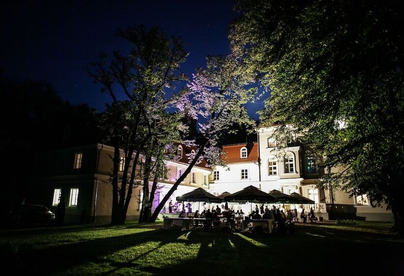 בית מלון כפרי Dwor Sierakow