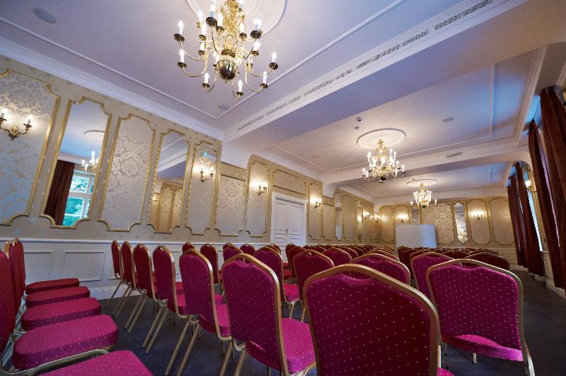 בית מלון כפרי Dwor Sierakow