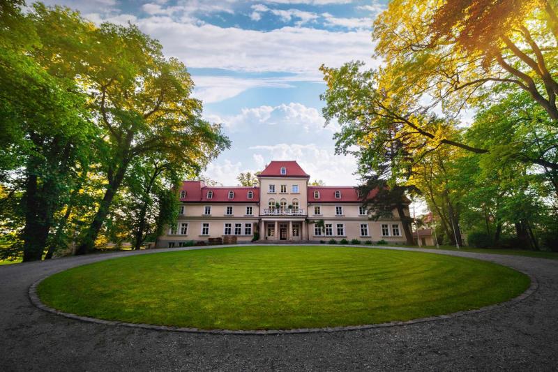 בית מלון כפרי Dwor Sierakow