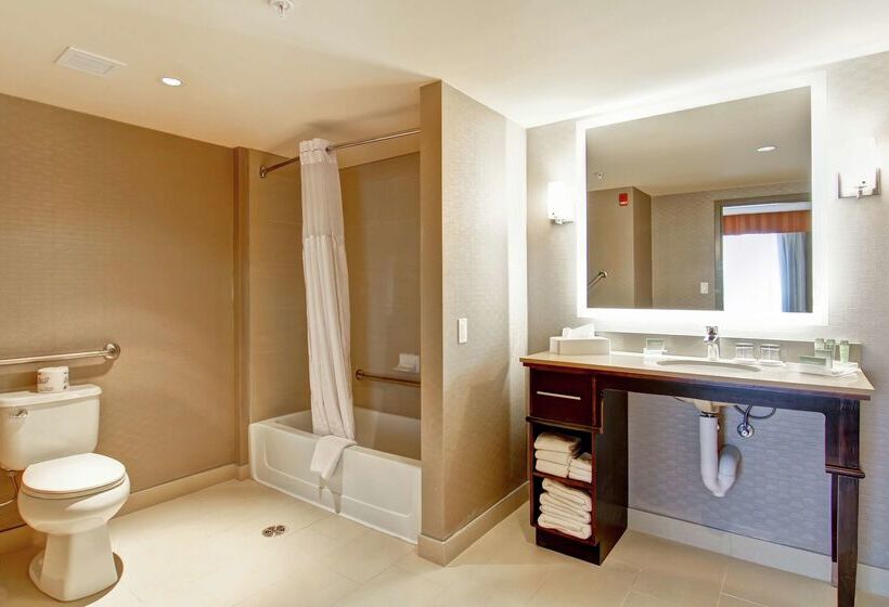 هتل Homewood Suites Ajax, Ontario, Canada