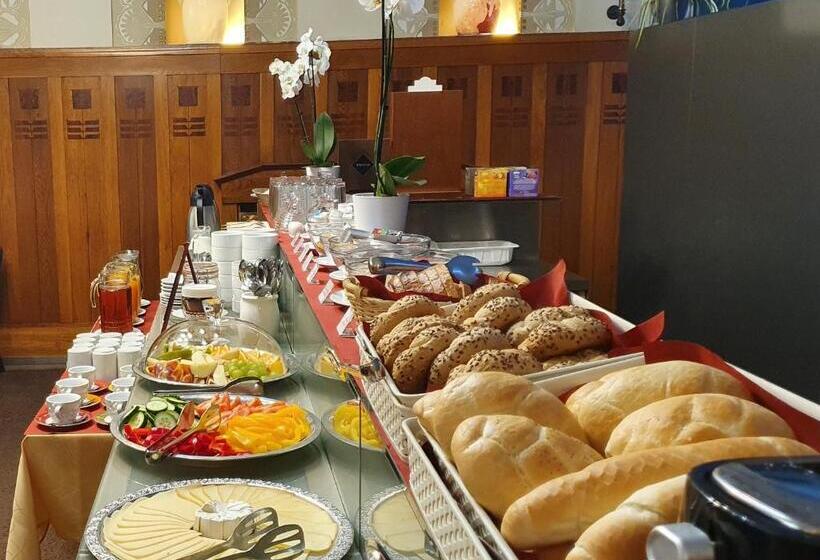 هتل Okresní Dům