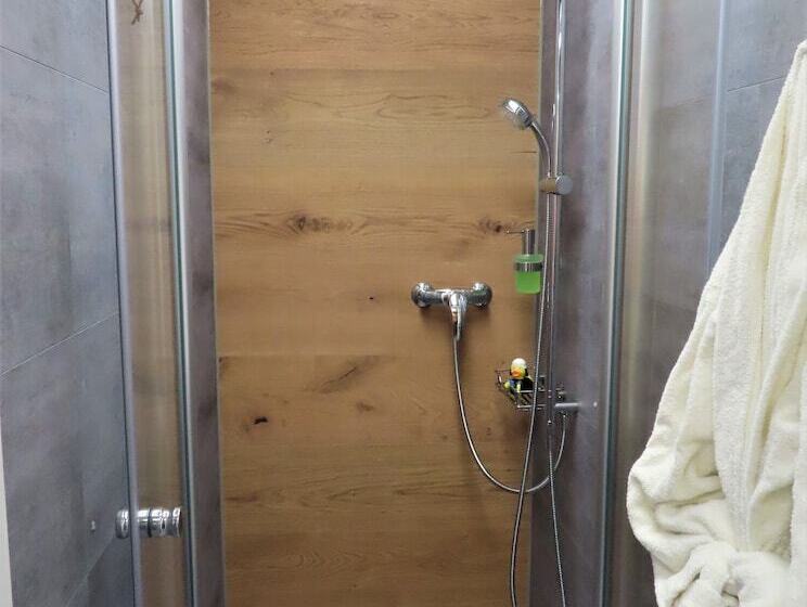 ペンション Gasthaus Alpina